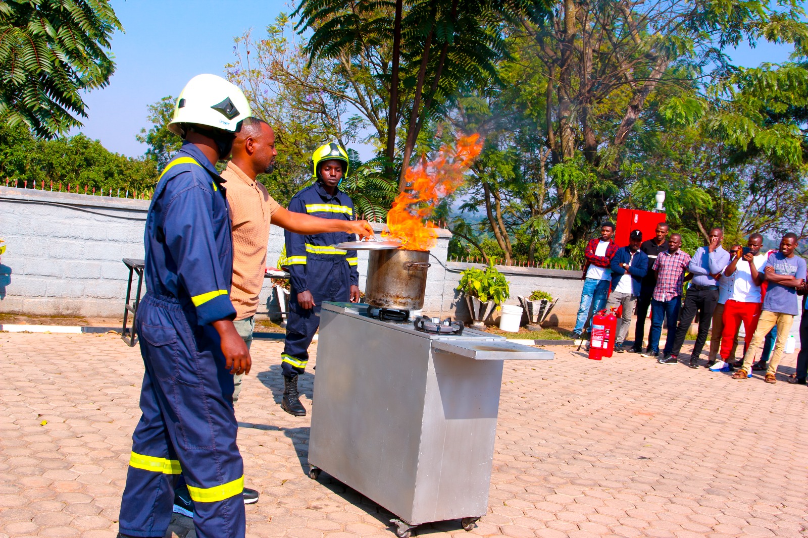 Amajyepfo: Abakora mu mahoteri bahuguwe ku gukumira no kurwanya inkongi z’umuriro