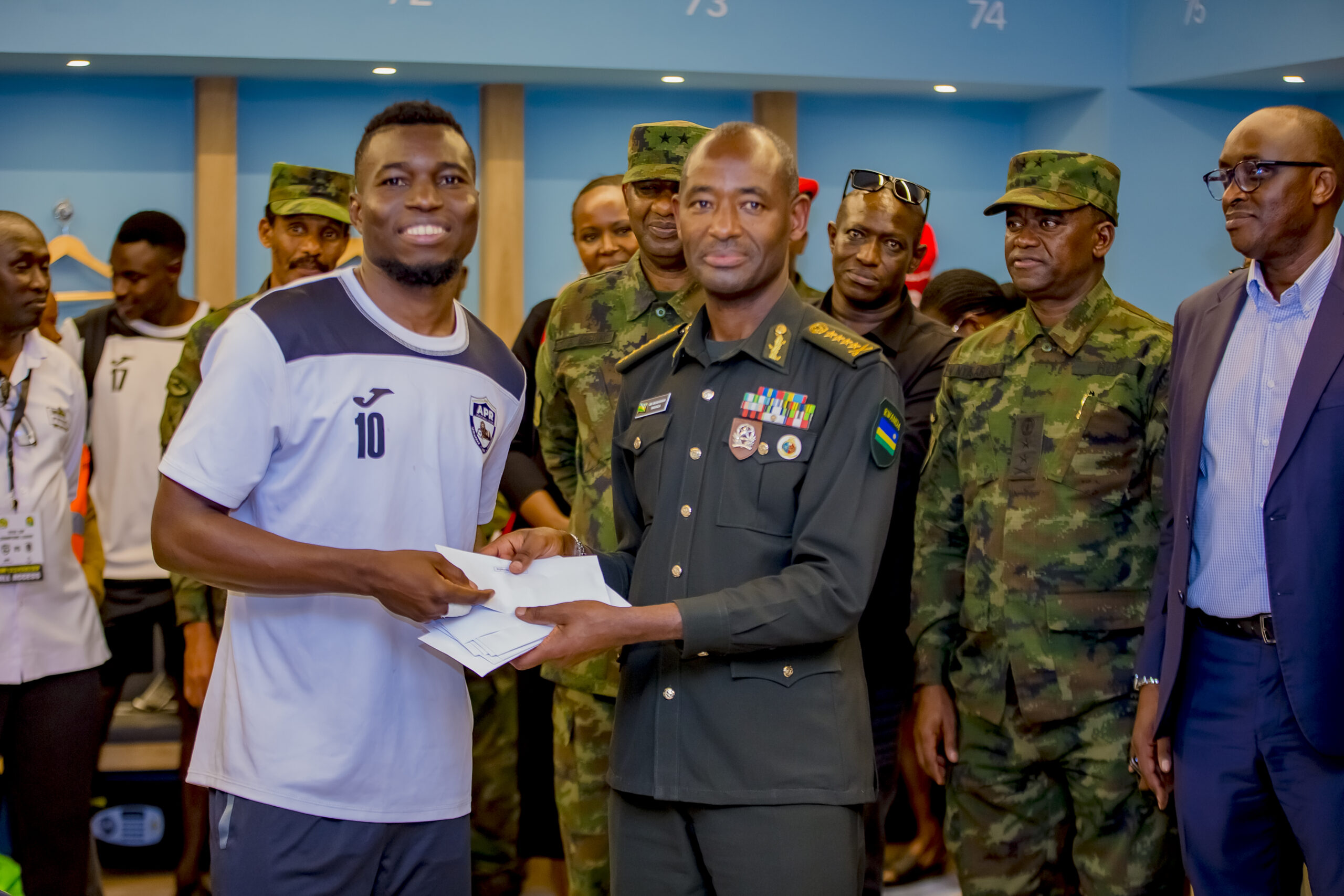 Gen Mubarakh Muganga yahembye abakinnyi ba APR FC nyuma yo gukomeza muri CAF Champions League.