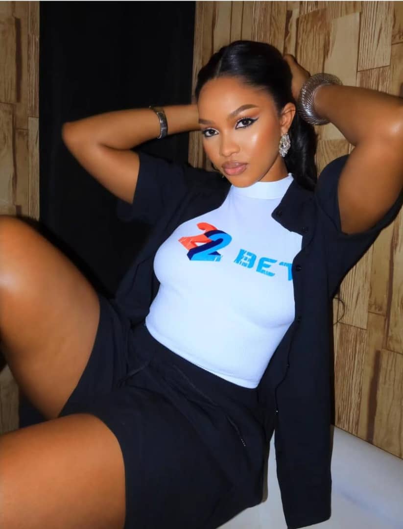 Spice Diana yatangaje ko atigeze yigurira telefone na rimwe