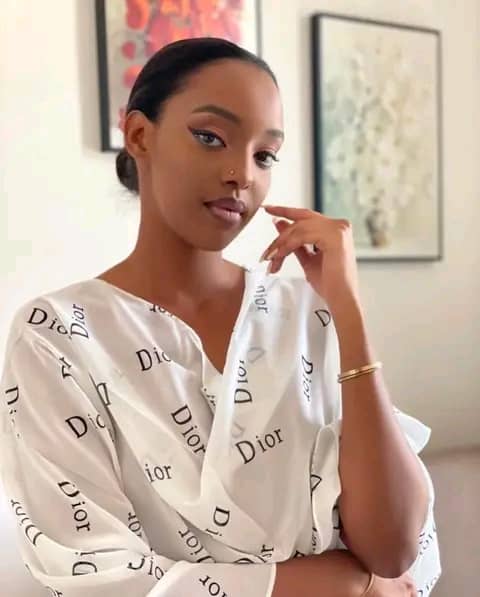 Miss Vanessa Uwase yarikoroje nyuma yo kwita Abagabo Inyamaswa