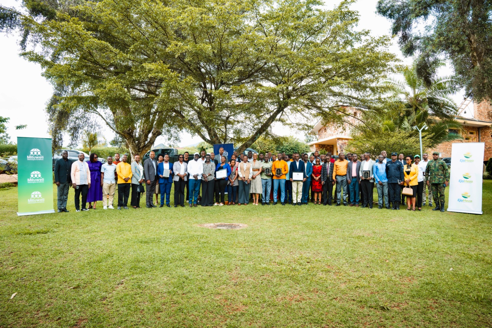 RSSB yahembye uturere two mu Ntara y’Amajyepfo twahize utundi muri gahunda za EjoHeza na Mituweli